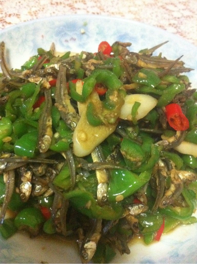 辣椒小鱼干
