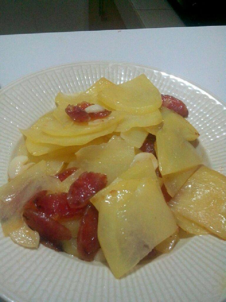 香肠烧土豆片