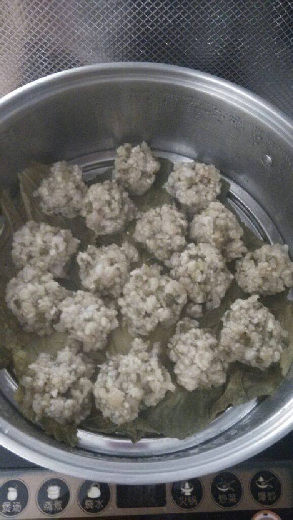 闽南特色番薯粉蒸肉丸