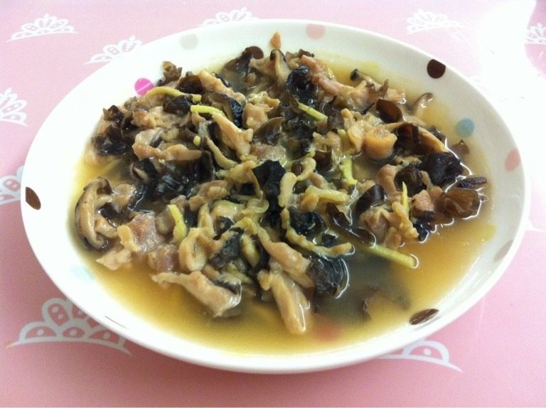 #迷糊公煮日记# 公主冬菇云耳蒸鸡腿肉