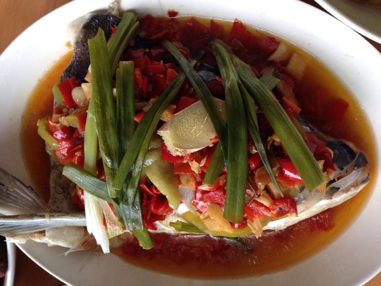 剁椒鱼头,把炒好的配料放在鱼身上,放入<a style='color:red;display:inline-block;' href='/shicai/ 894'>黄酒</a>,加点糖,葱,大火蒸七八分钟即可出锅。