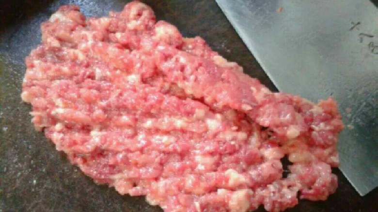 牛肉馄饨,混合一起剁成肉泥