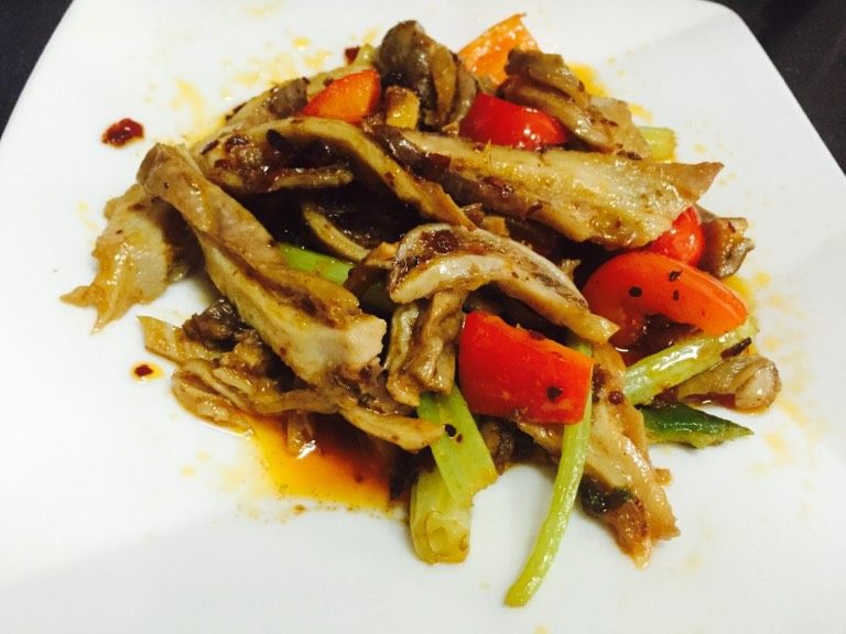 麻辣肚丝,把麻辣香锅调味料倒入炒香，放入肚丝，加点盐调味，翻炒片刻即可