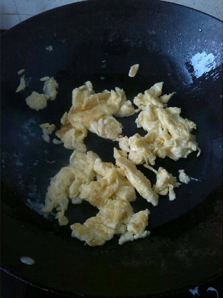 ≈丝瓜炒蛋≈,鸡蛋煎炒后盛出