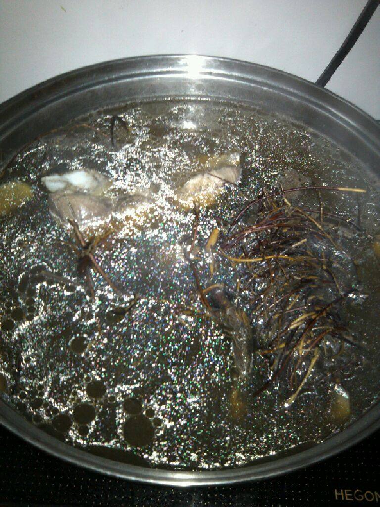 鸡骨草煲猪横脷汤