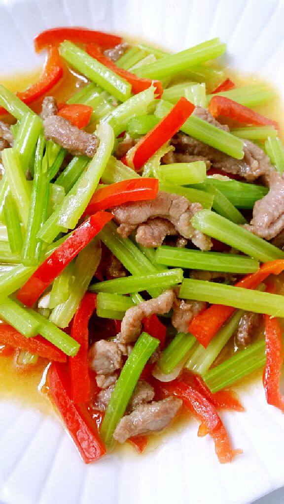。肉丝芹菜。