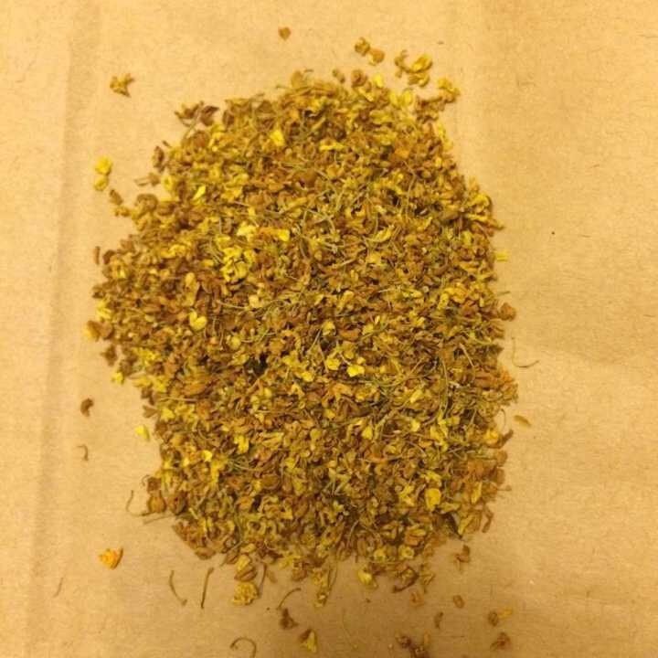 冰镇酸梅汤,待汤液冷却后,即可饮用