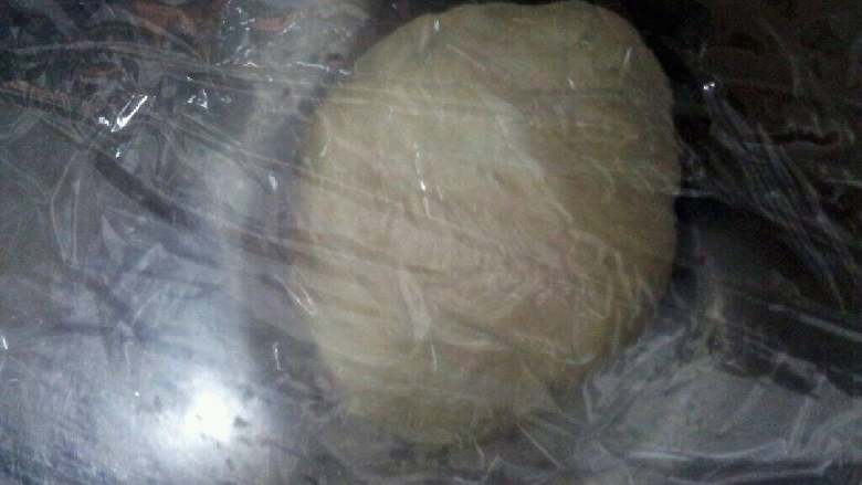 自制油条,分次加入色拉油 ,发酵两倍大