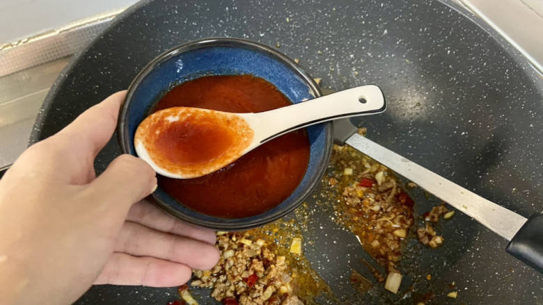 酸辣豆腐➕肉末酸辣豆腐,加入贵州红酸汤,炒香