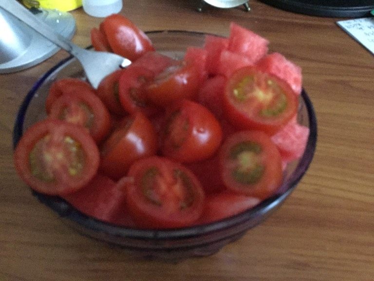 水果拼盘,<a style='color:red;display:inline-block;' href='/shicai/ 605'>西瓜</a>，切粒