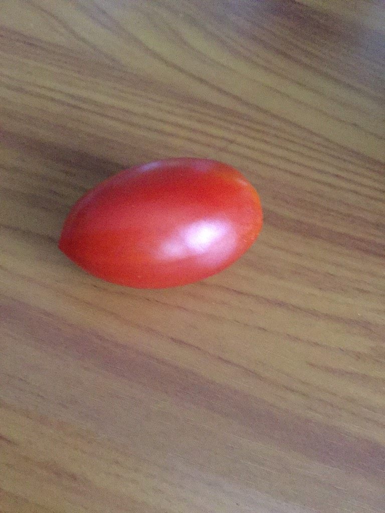 水果拼盘,西红柿，切一半