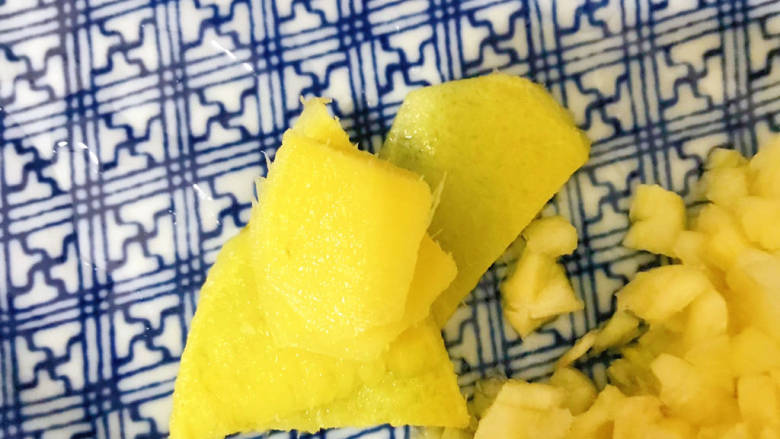 胡萝卜烧排骨,少许姜片