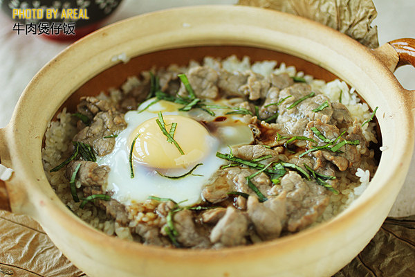 牛肉煲仔饭