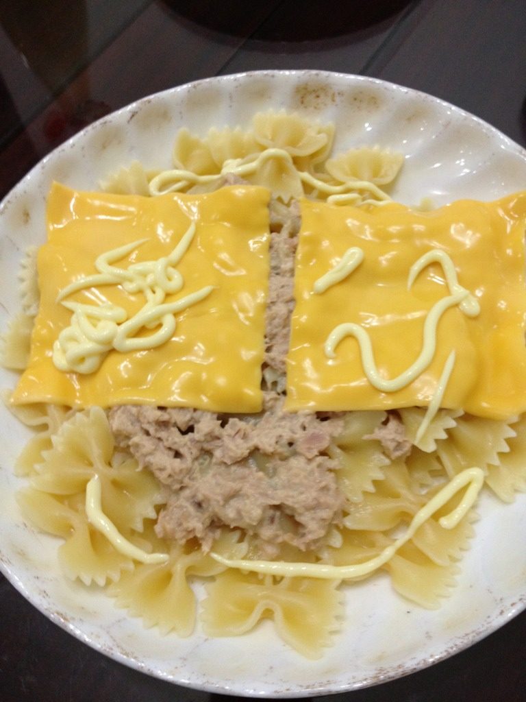 金枪鱼沙律芝士蝴蝶结面