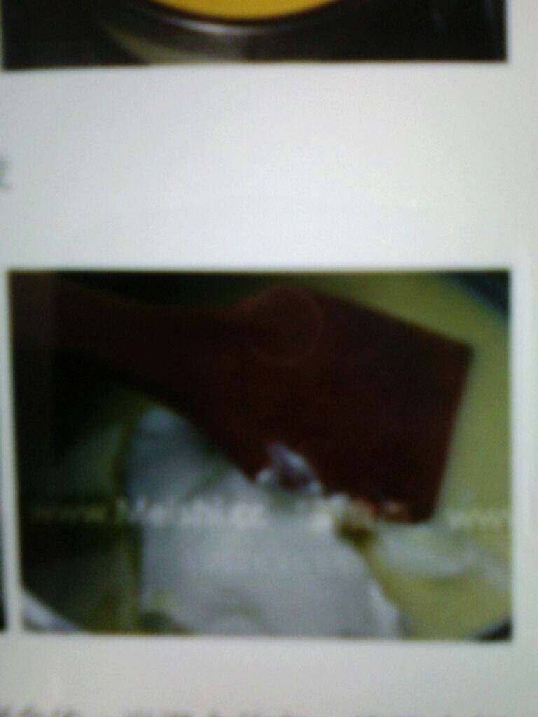 牛奶冰淇淋,<a style='color:red;display:inline-block;' href='/shicai/ 8197'>淡奶油</a>加一点点香草粉(没有香草粉，也可以不加)轻度打发。