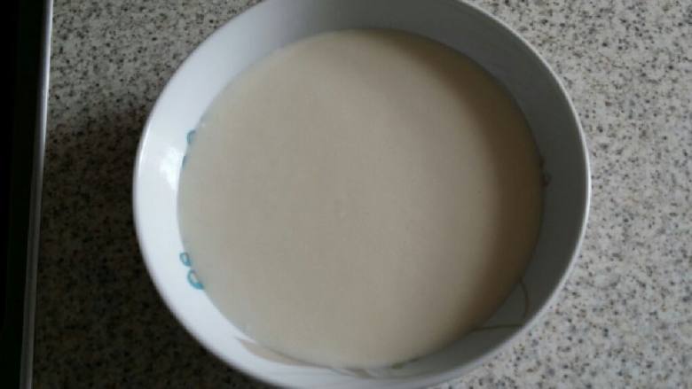 教你做冰皮月饼,然后蒸碗中(蒸碗建议用陶瓷的,这样受热均匀,最好不要用不锈钢,碗不要太深)