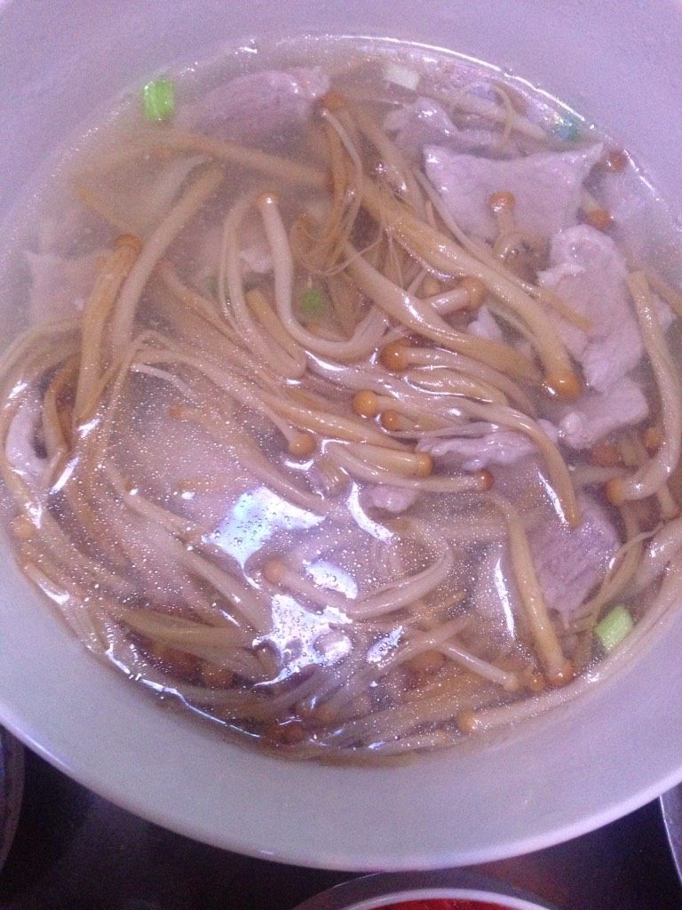 金针菇滑肉汤
