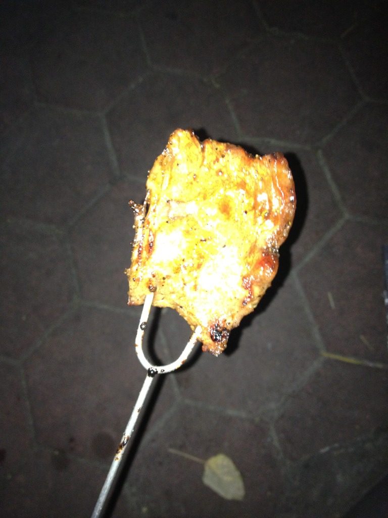 野外烧烤烤牛排