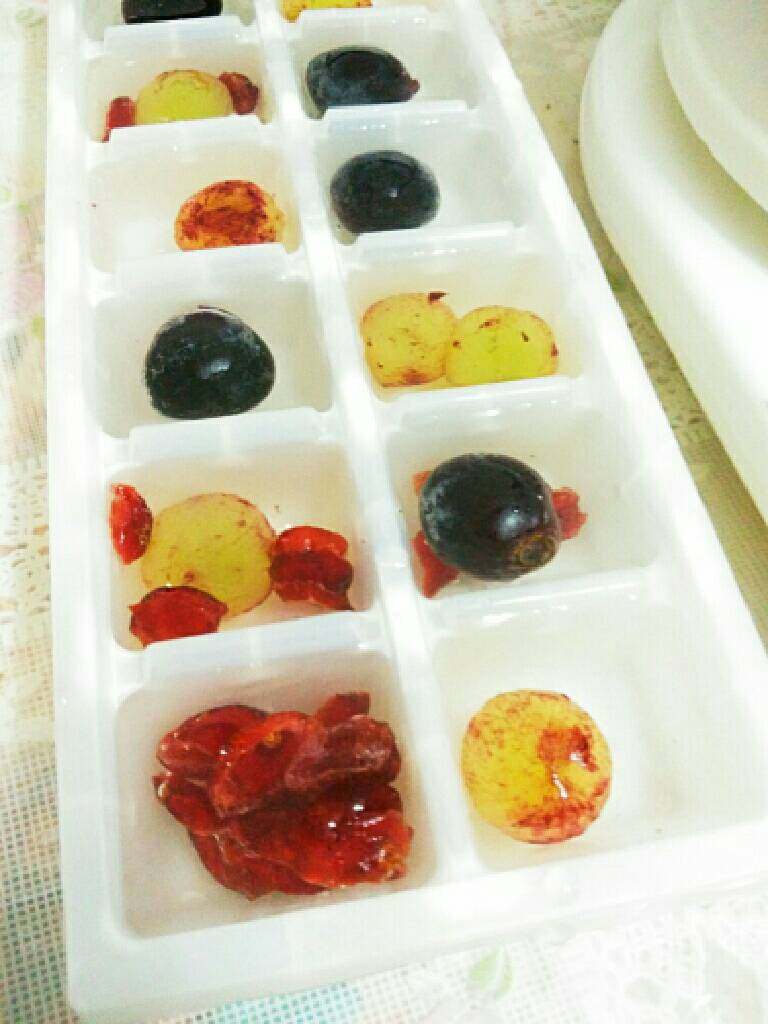 缤纷夏日水果冰,如图,加入糖水