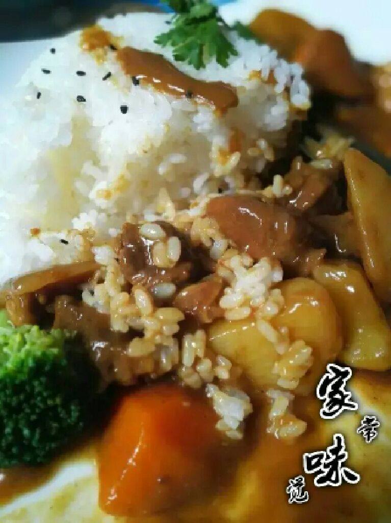 咖喱牛肉饭,色香味俱全,绝对下饭喔!棒棒哒!