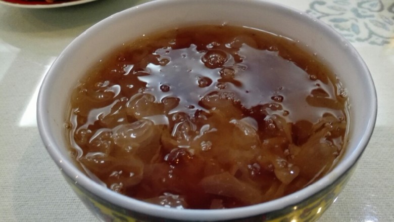桃胶雪莲子银羹