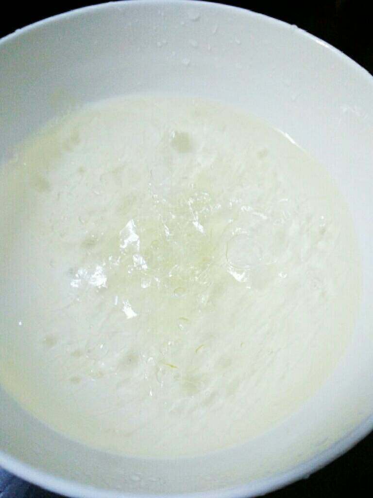 酸奶慕斯,如图,吉利丁片用冷水泡软