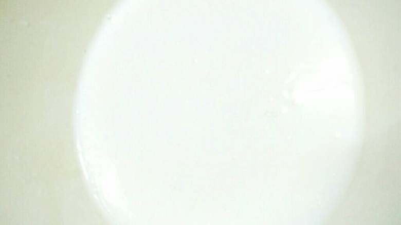 酸奶慕斯,<a style='color:red;display:inline-block;' href='/shicai/ 885'>酸奶</a>加入全部糖粉和<a style='color:red;display:inline-block;' href='/shicai/ 919'>柠檬汁</a>拌匀，<a style='color:red;display:inline-block;' href='/shicai/ 885'>酸奶</a>全部倒入淡奶油中拌匀（称为混合糊）