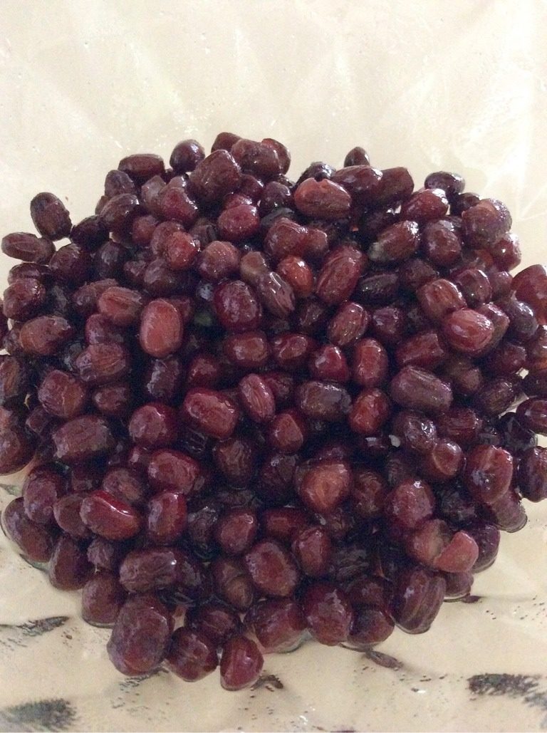 初恋红豆冰,蜜红豆已做好 晶莹剔透 皮完整