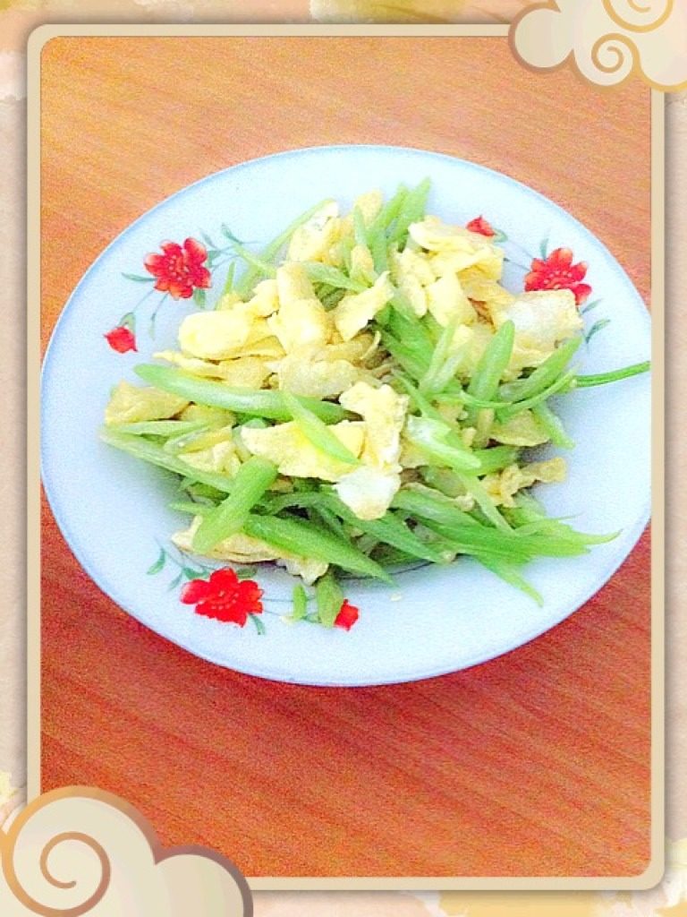 芹菜炒鸡蛋