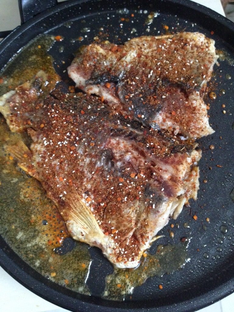 电饼铛版麻辣烤鱼,继续翻面煎