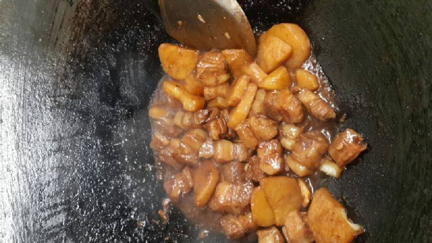 五花肉烧土豆