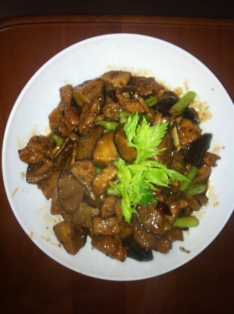 香菇烧肉块