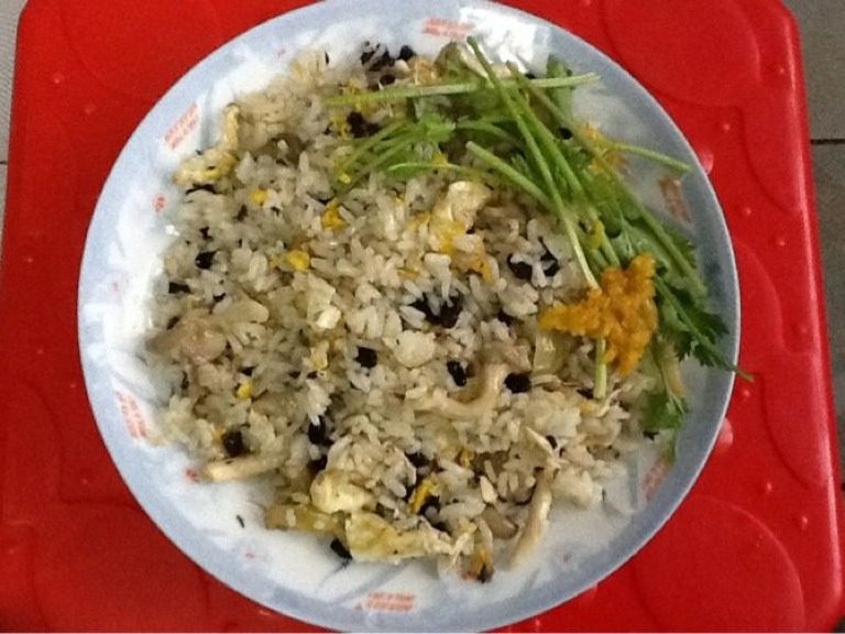 豆豉鸡蛋榨菜香菇炒饭