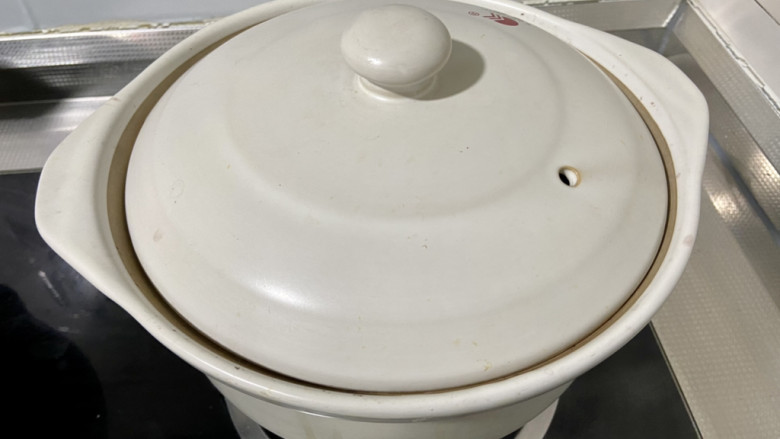 桂圆红枣八宝粥,煮开后,小火炖煮30分钟