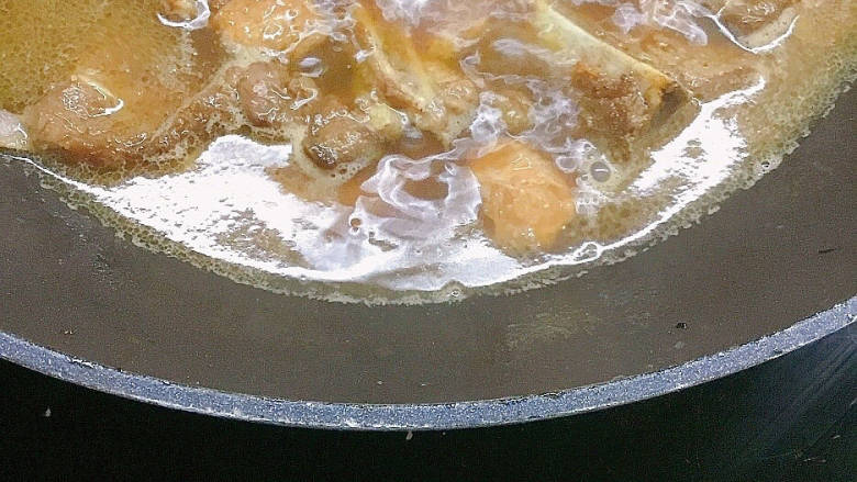 #闹元宵#话梅排骨,盖上锅盖,转中小火焖