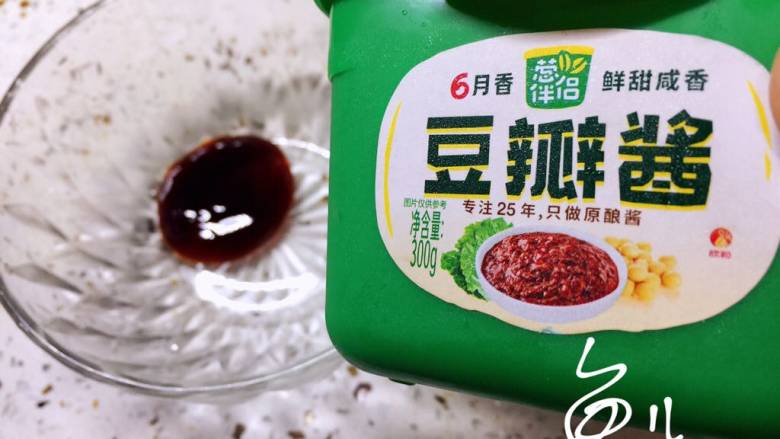 杂炒时蔬,放入<a style='color:red;display:inline-block;' href='/shicai/ 705'>豆瓣酱</a>