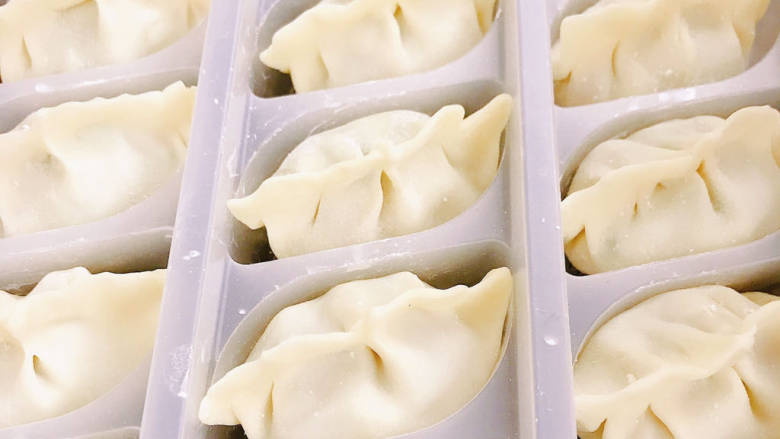 包菜猪肉饺子,根据自己喜好包好