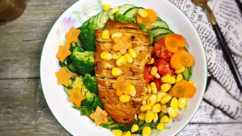 鸡胸肉蔬菜沙拉,欢迎留言一起交流美食哦!