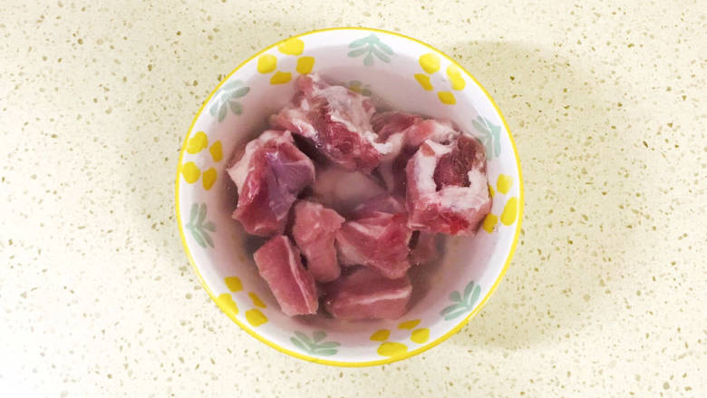 照烧排骨,<a style='color:red;display:inline-block;' href='/shicai/ 434'>排骨</a>加水浸泡,泡去血水,期间多换几次水