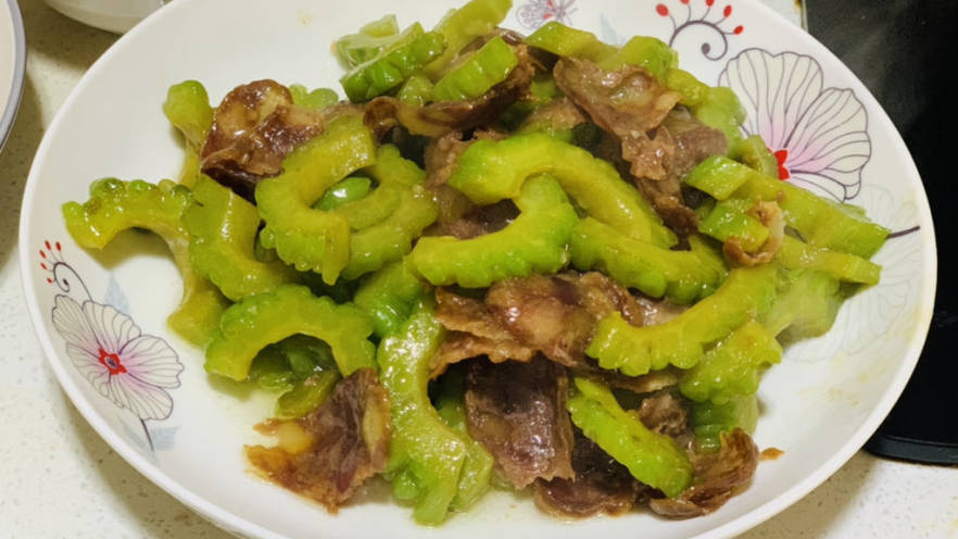 苦瓜炒腊肠片