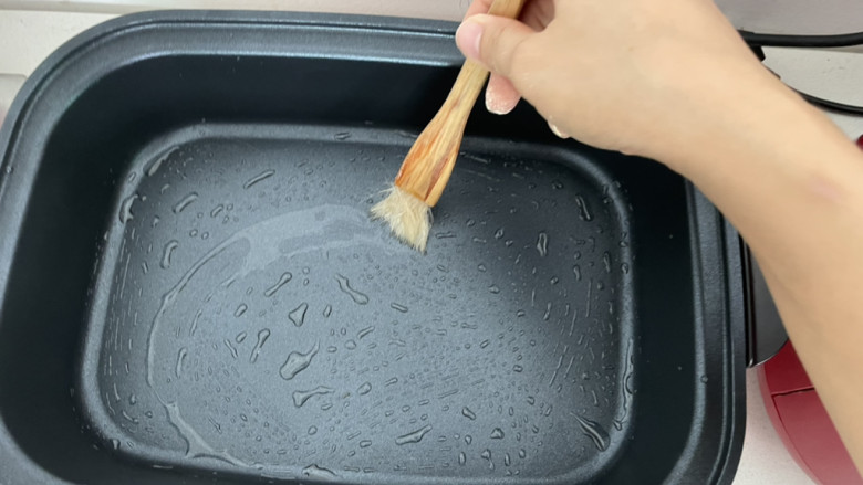 田园南瓜饼,不粘锅刷一层油。