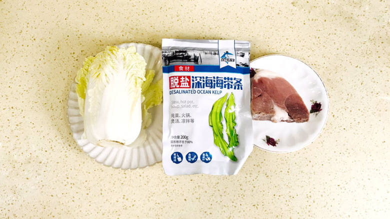 海带炒肉片,准备好食材