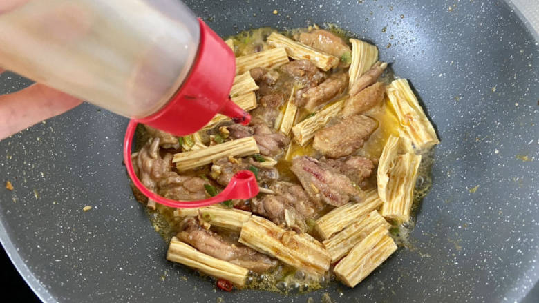 蒜香焖翅,一茶匙蚝油,