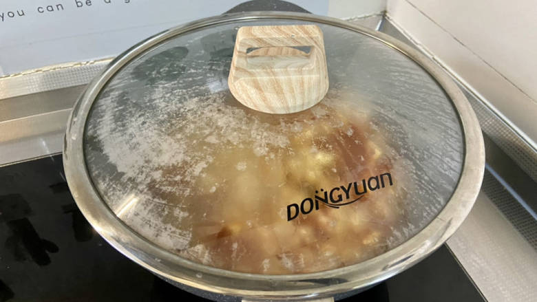 酸辣豆腐➕肉末酸辣豆腐,大火煮开,转中火,加盖炖煮5分钟