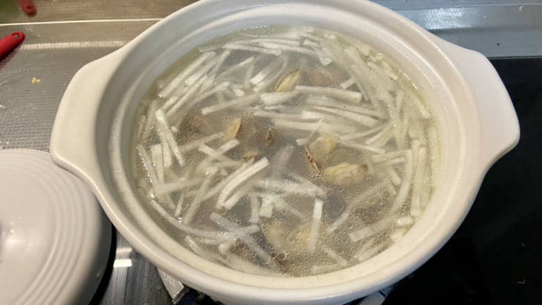 萝卜蛤蜊汤➕白萝卜蛤蜊汤,加入蛤蜊,再次煮开