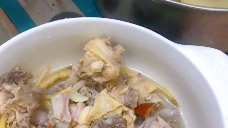 猪肚鸡汤,一碗美味的猪肚鸡汤就可以喝啦~