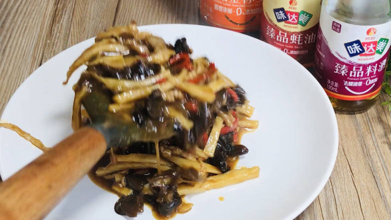 鱼香肉丝,出锅装盘