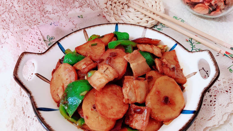 土豆回锅肉,色香味俱全,超级下饭哟!