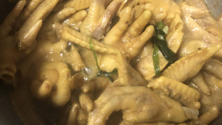 盐焗鸡爪➕翅尖,不加水,电饭锅开锅煮 15分钟即可