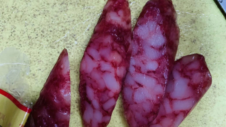 广式腊肠蒸饭,切斜刀!